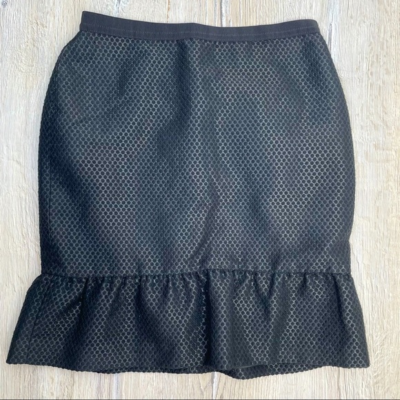 Ann Taylor Ruffled Black Skirt Sz 2 Petite - Picture 1 of 9